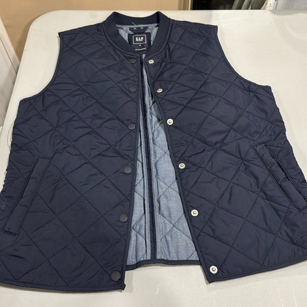 Gap vest size medium